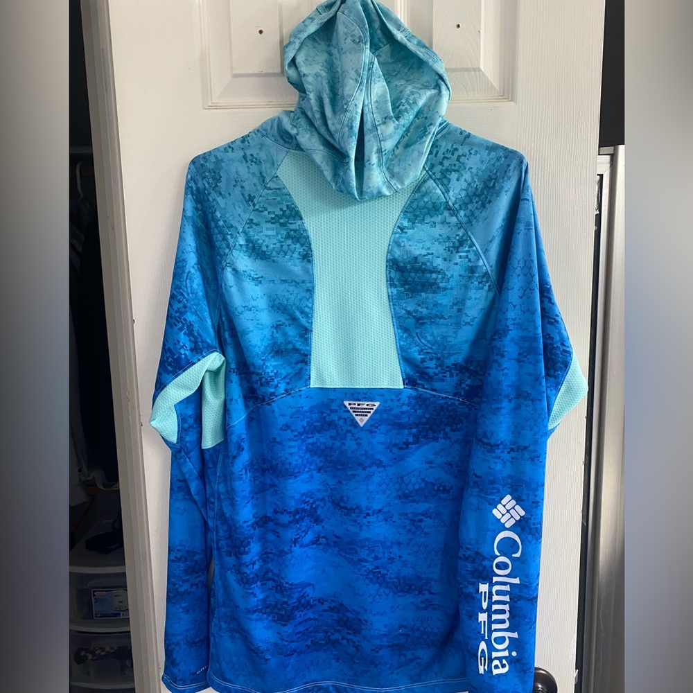 Columbia Hooded/masked Fishing Shirt